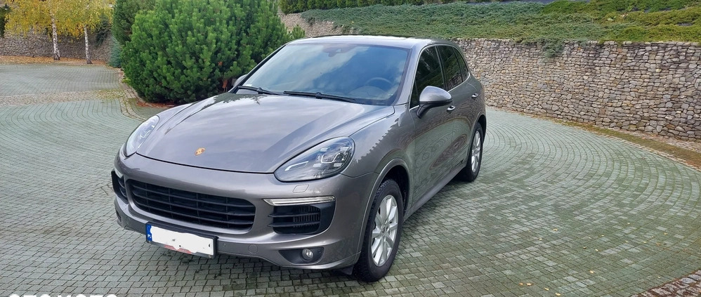 Porsche Cayenne cena 165000 przebieg: 182000, rok produkcji 2015 z Międzychód małe 667